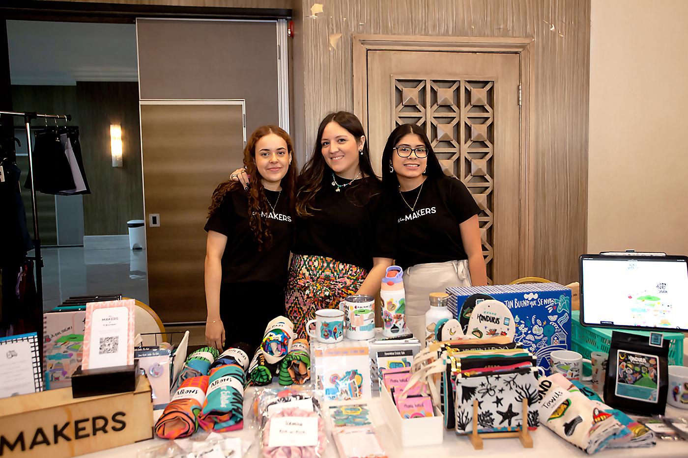 Adriana Calix, Andrea Guerrero y Greicy Cordón de The Makers.