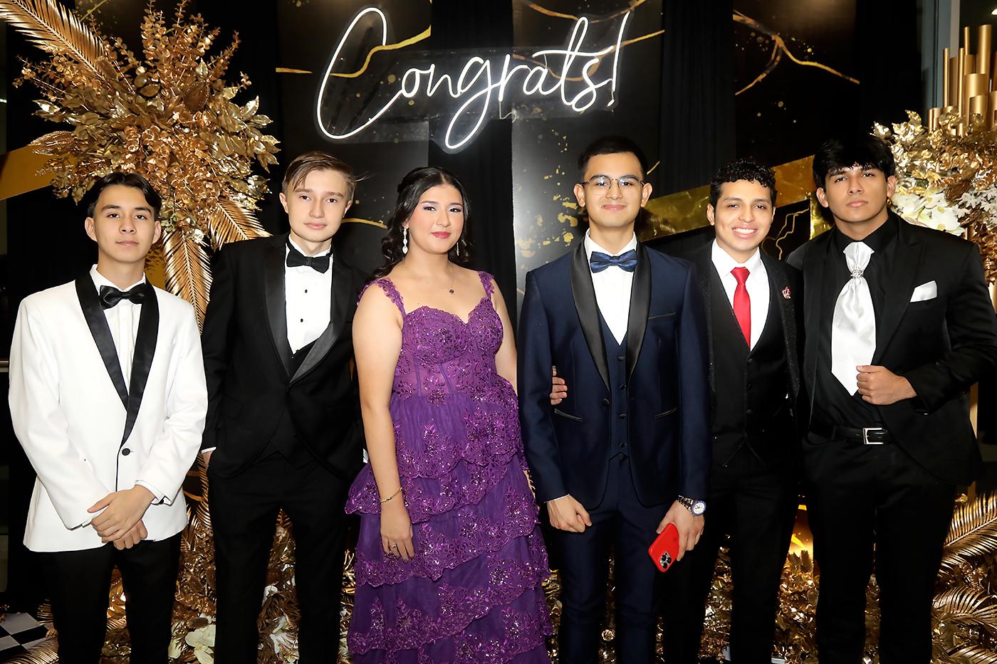 Edinson Cubas, Johan Blanco, Fernanda Quintanilla, Eder Velázquez, Doménico Arcudi y Leandro Martínez
