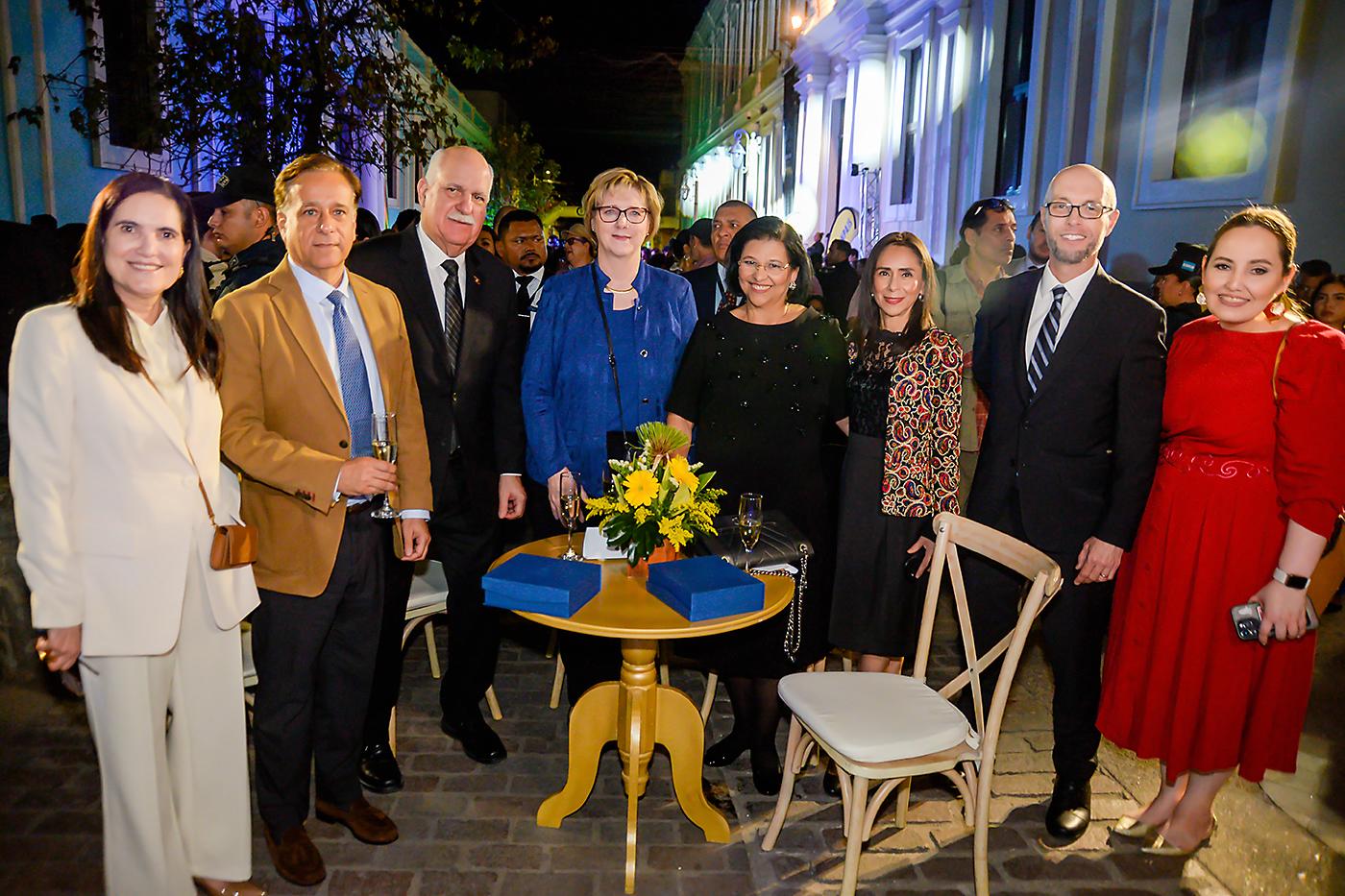 Marilia Bulhoes, Thierry de Pierrefeu, Richard Vinelli, Laura Dogu, Mirna Jarquín, Suyapa Midence, Brian Straight y Cecilia López 