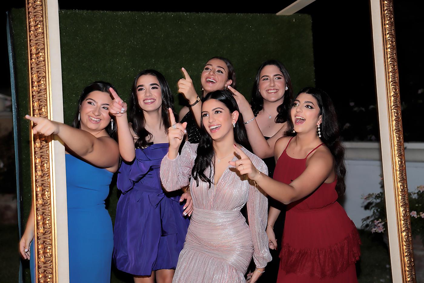 Madison Mourra, Adriana Faraj, Mariana Simón, Lucia Átala, Kiara Stefan y Andrea Faraj.
