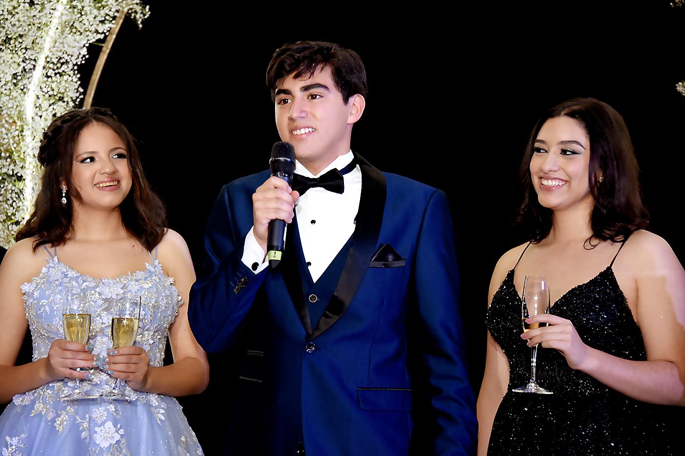 Ashley Mármol, David Blanco y María José Zúniga durante el brindis con el que comenzaron oficialmente la fiesta organizada detalle a detalle por la event planner Fabiola Matamoros