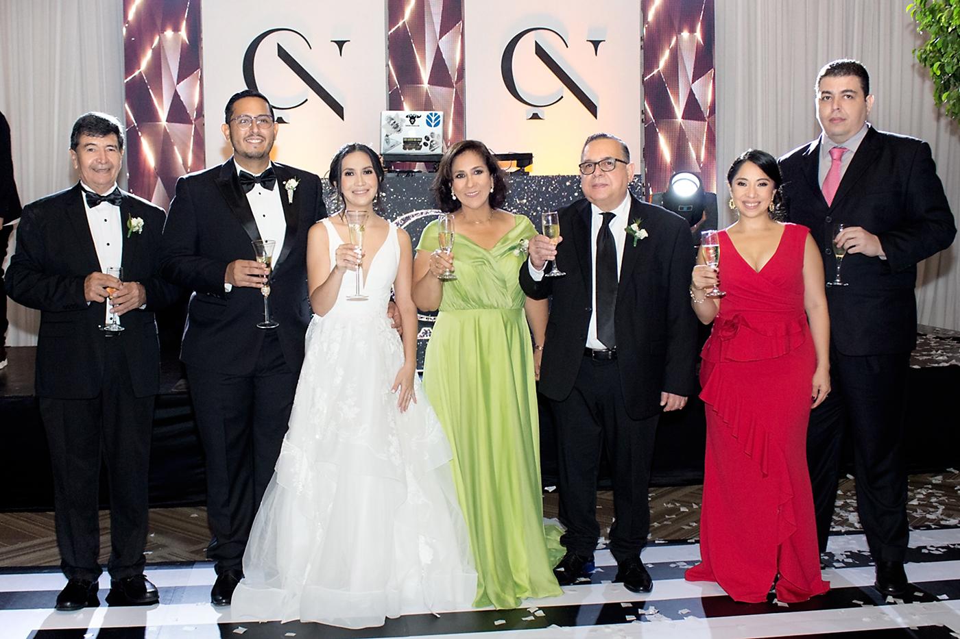 Mario Alberto Torres, Nino Rivera, Carolina Torres, NormaLizeth de Rivera, Secundino Rivera, Florencia y Alex Handal.