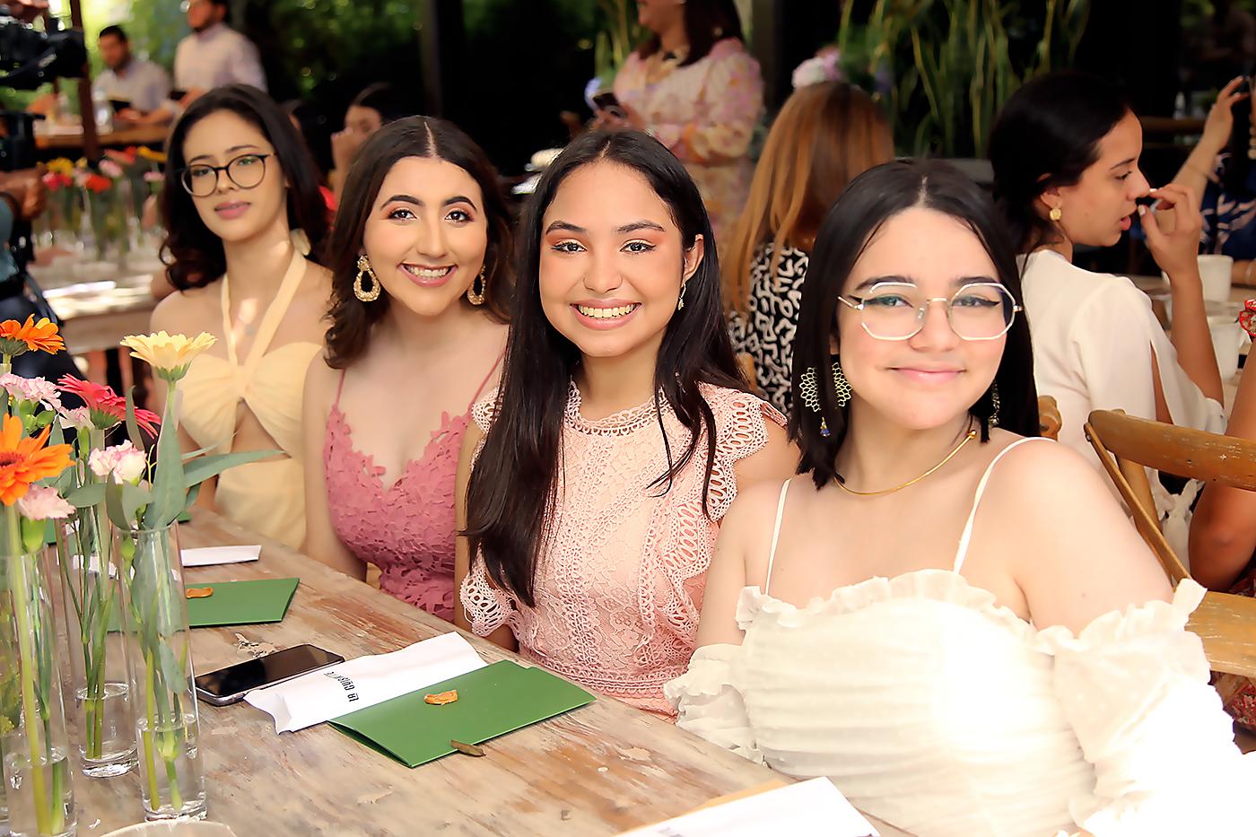 Xhua Ucles, Camila Vijil, Isabella Estrada y Vienna Sierra 
