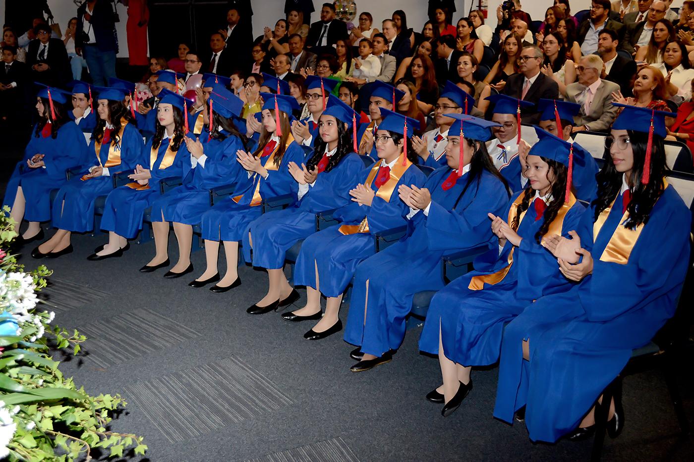 Graduación de los seniors 2025 de Dowal School