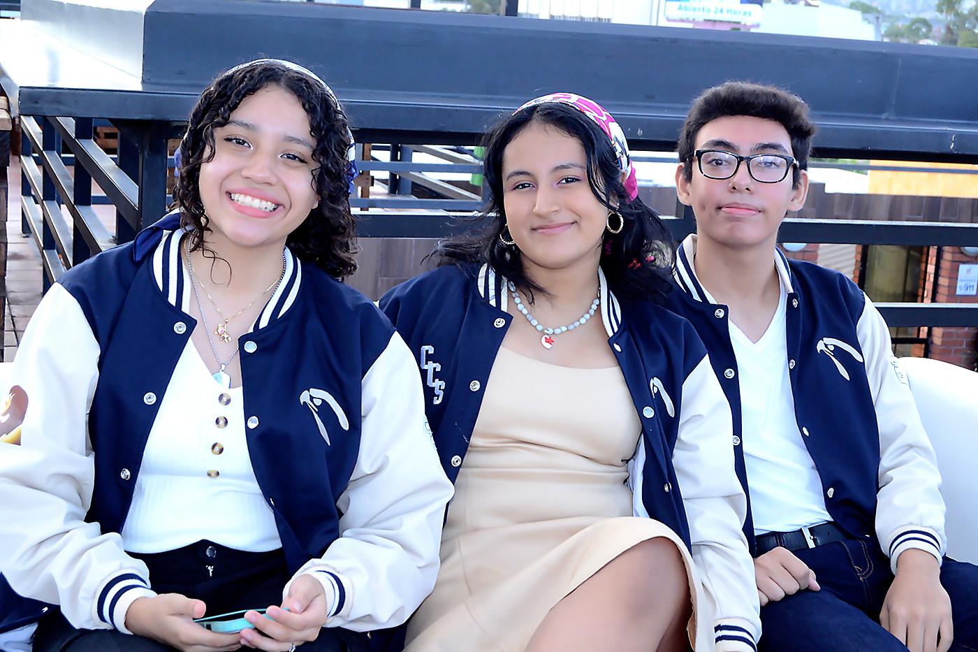 Kristine Montero, Keren Ardon y Juan de Dios Garcia