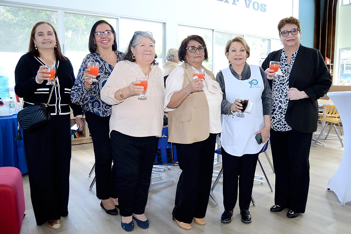 Aida Cañadas, María Eugenia Naranjo, Aminta Aplicano, Ada Litza Macías, Maritza Brevé y Ana María López