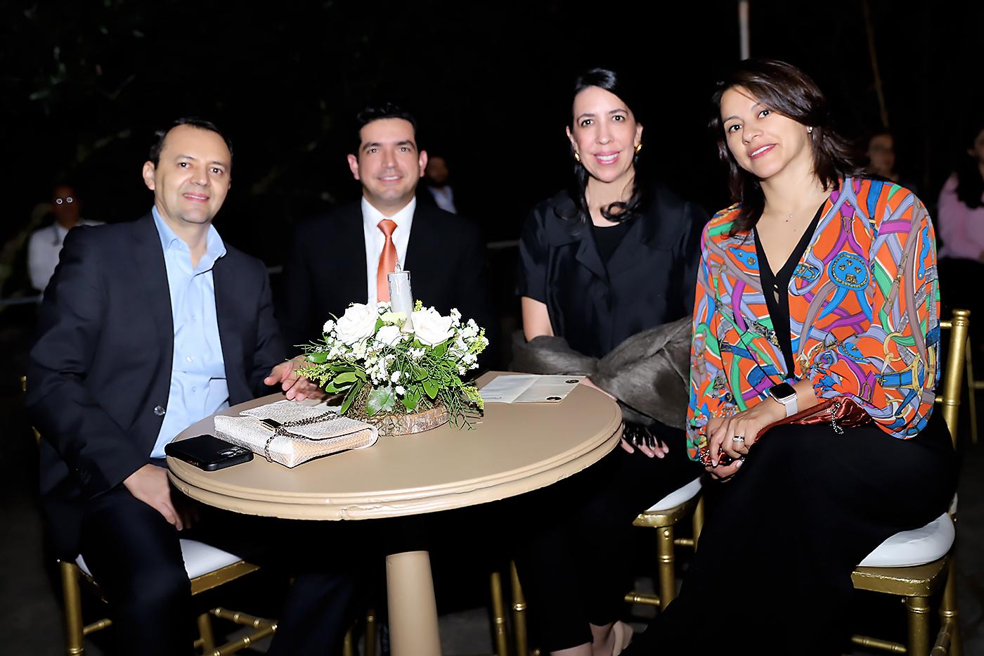 Sinfonía bajo las estrellas: Una velada mágica de música y elegancia