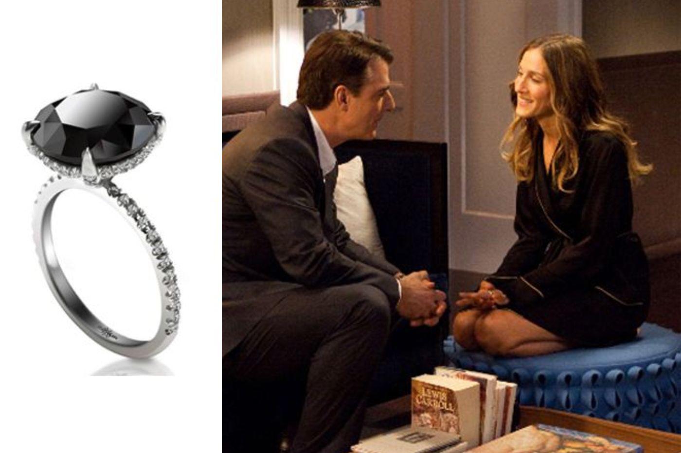 <b>El Anillo de Compromiso de Sex and the City</b>: El extravagante anillo de compromiso que Big le da a Carrie es un símbolo de amor y romance en la icónica serie de televisión y sus películas.