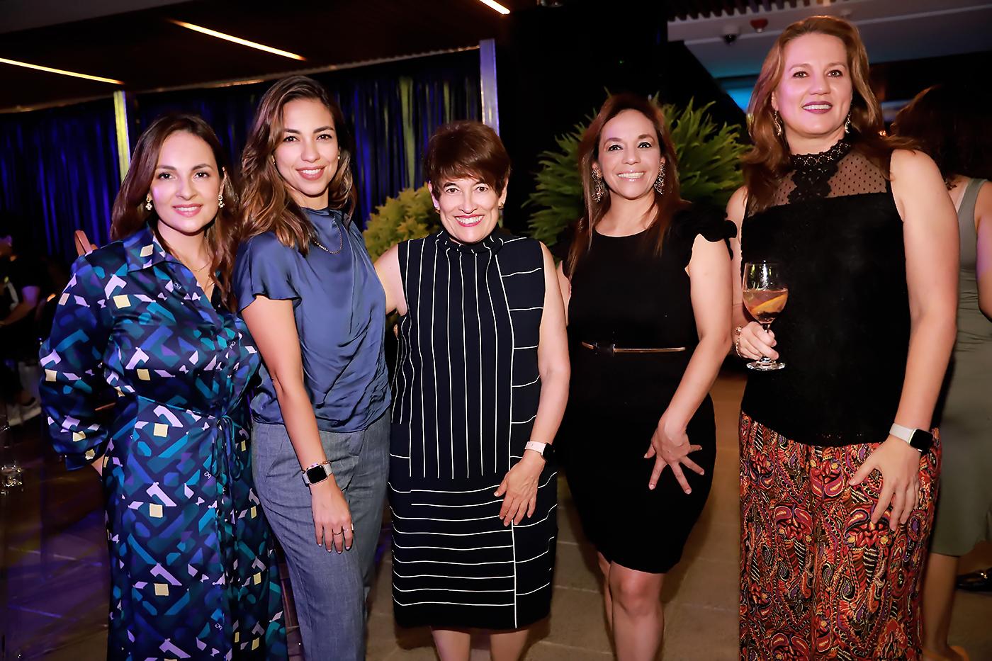 Isabel Giammattei, Ana Lucía Woc, Carmen Sánchez, Rosibel Cruz y Ana Cecilia García.