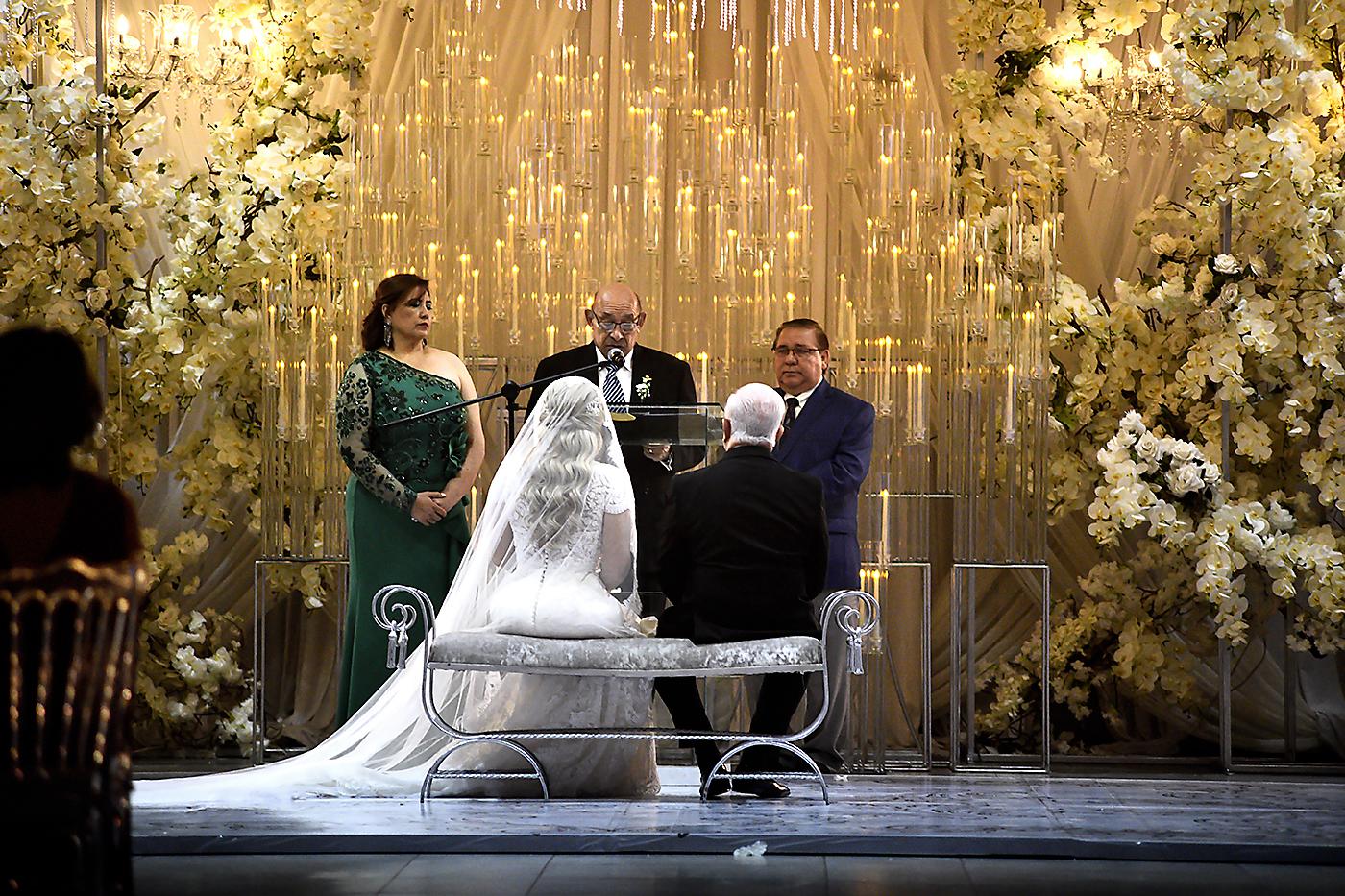 Emma y Roger, durante la ceremonia
