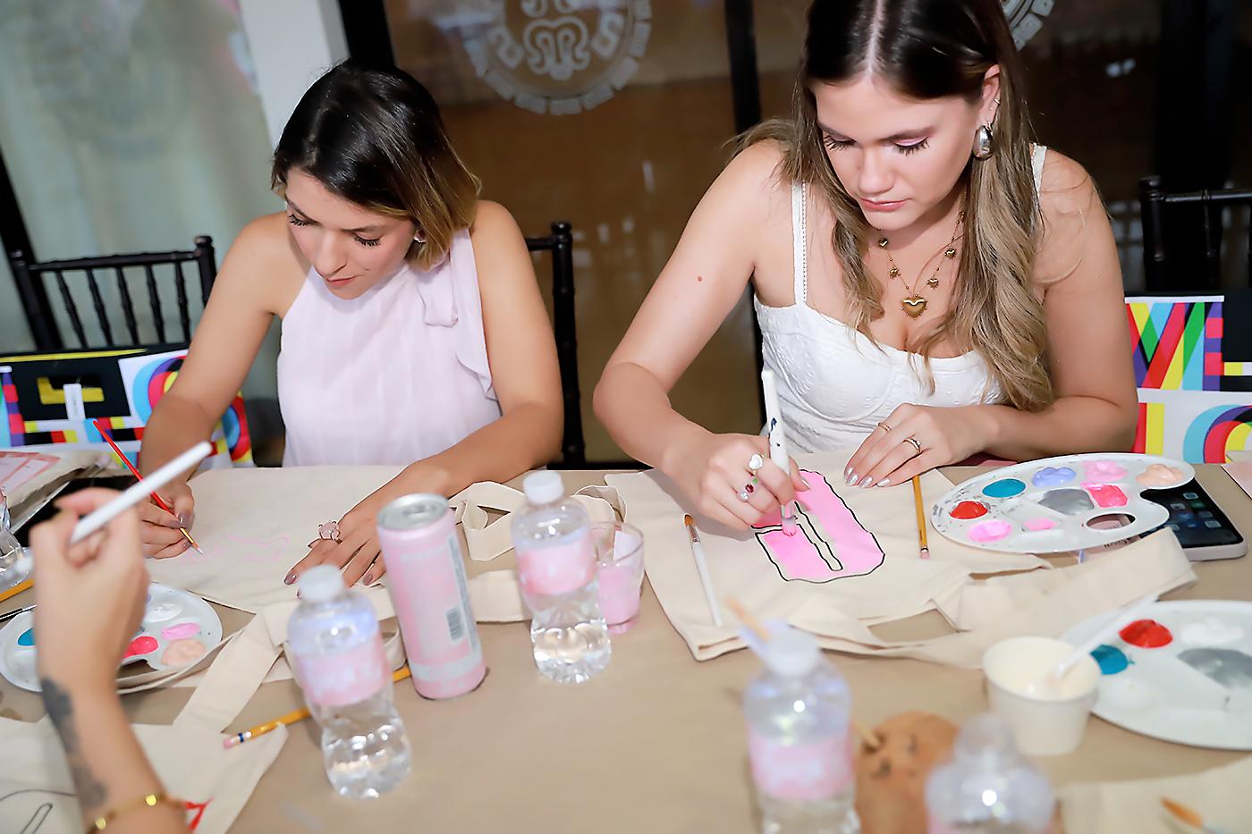 Sofía Clare y Marissa Chávez. 