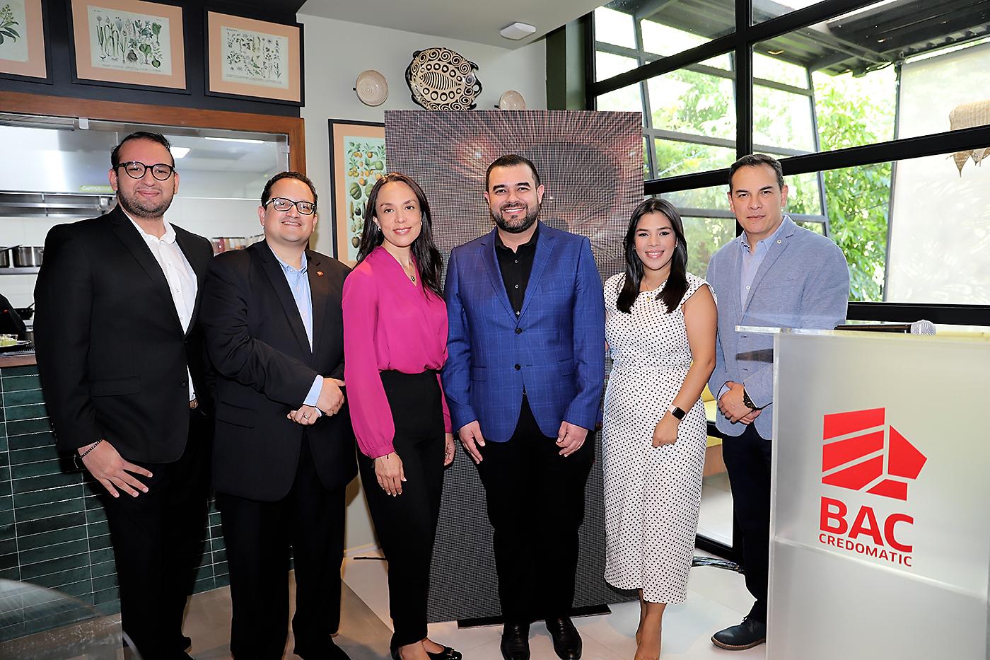 Daglys Brizo, Javier Salgado, Lesbia Rovelo, Raúl Bonilla, Nethy Duarte y Jose Luis Regalado.