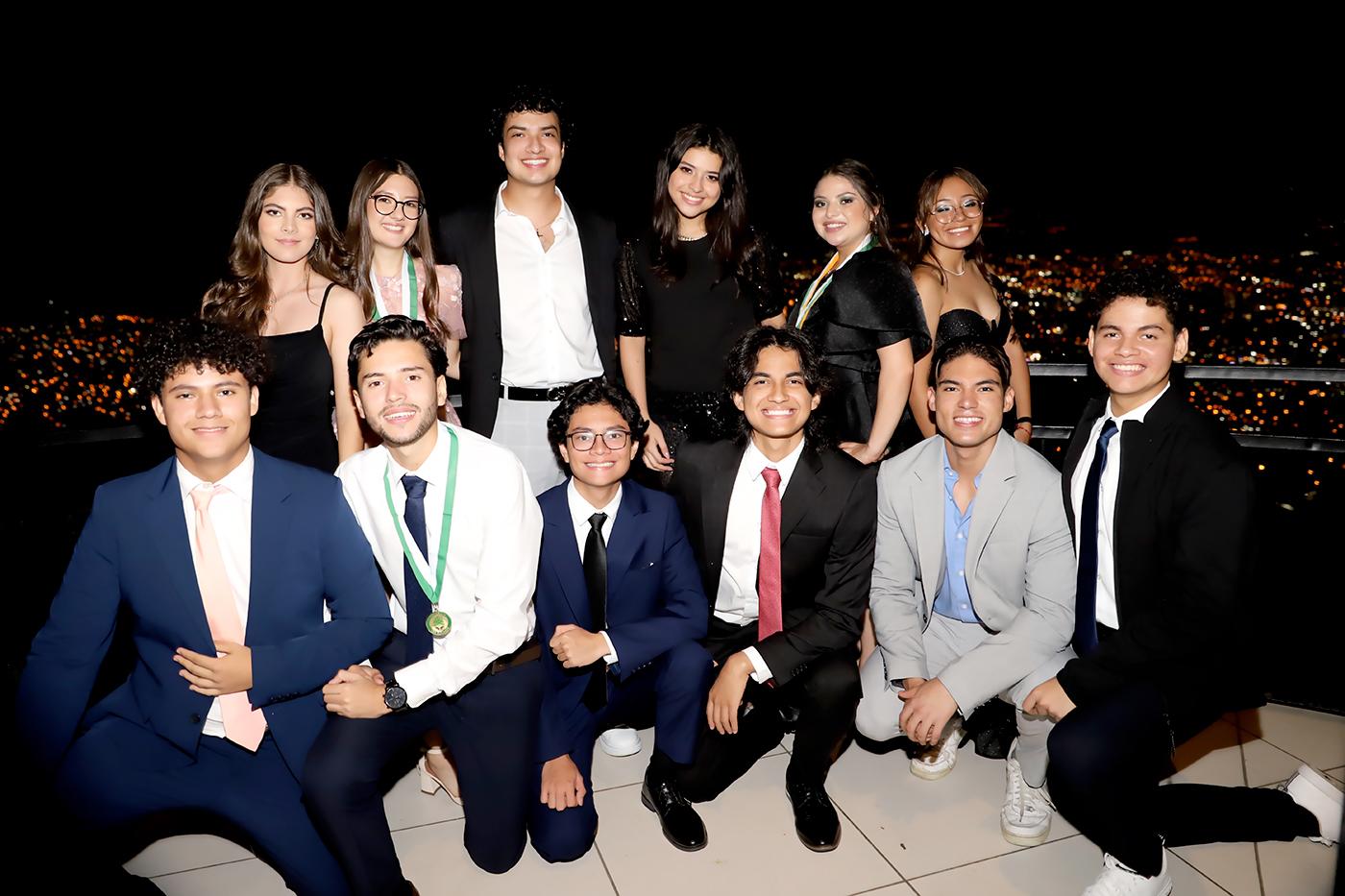 Ana Lucía Rivera, Lucía Cwu, César Culotta, Luna Castro, Gloria Montes, Raquel García, Adrián Castillo, Fernando Moncada, César Santos, Alex Pocasangre, David Banegas y Elías López