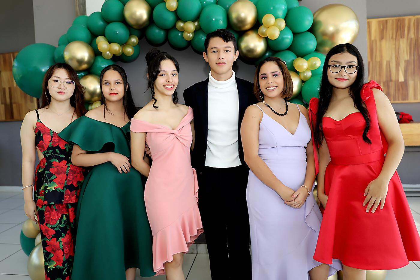 Melissa Than, Daphne Sierra, Andrea Maradiaga, Gabriel Alemán, Paola Vivas, Débora Carvajal.