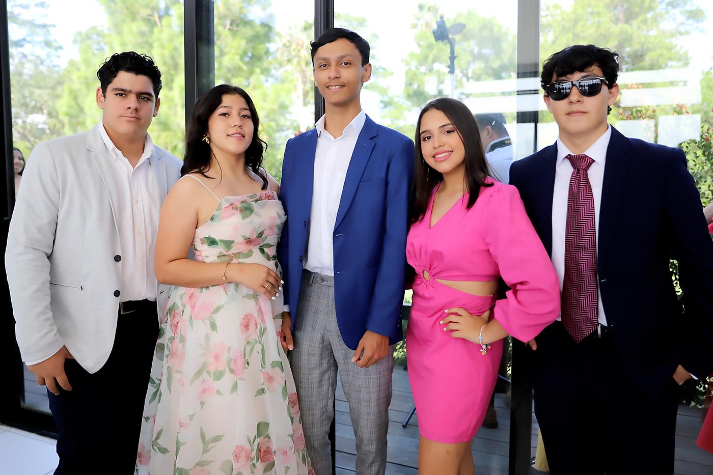 Karim Azar, Daniela Romero, Rodrigo López, Ivanna Romero y Ary Contreras