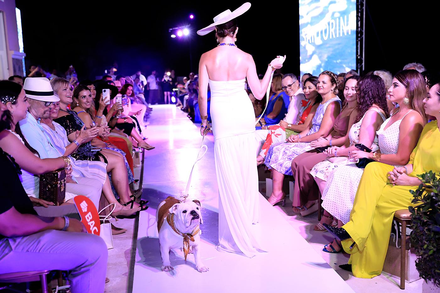 La pasarela de Santorini en el Roatán Fashion Show 2025