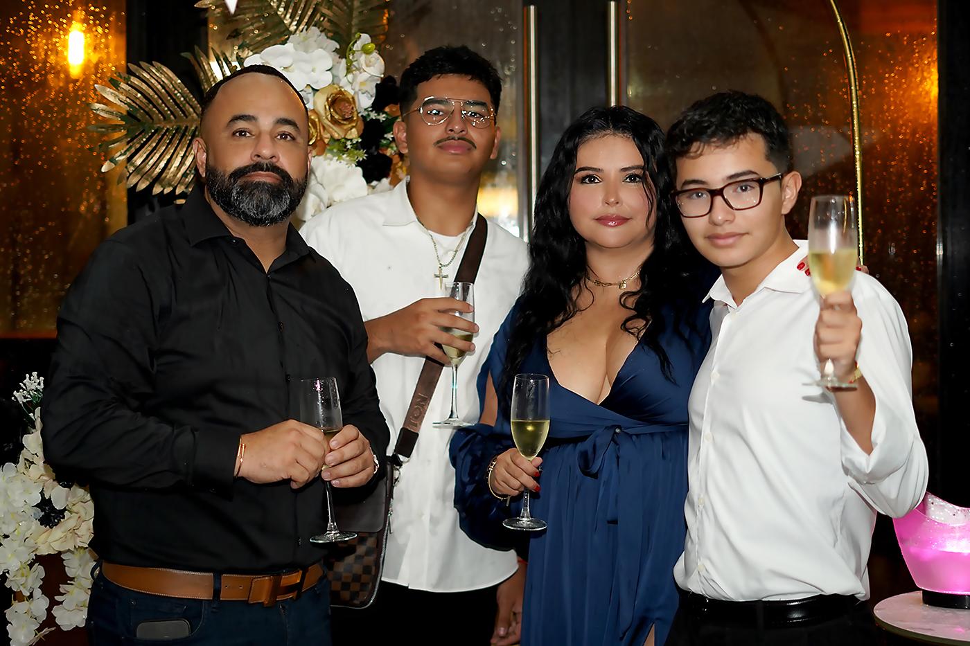 Francisco Escalón, Alejandro Escalón, Rosa Cortéz y Anthony Escalón.