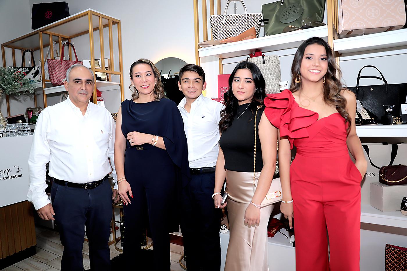 Andreas Collection deslumbró en su exclusivo Christmas Brunch, celebrando la temporada navideña con un evento donde la moda y el buen gusto se encontraron. Las invitadas disfrutaron de estilos únicos en ropa, carteras, zapatos y joyas, mientras deleitaban su paladar con las delicias de los restaurantes de Plaza Tracoma. Un encuentro chic que fusionó lo mejor de la moda, la gastronomía y los drinks en un ambiente lleno de estilo y espíritu festivo.