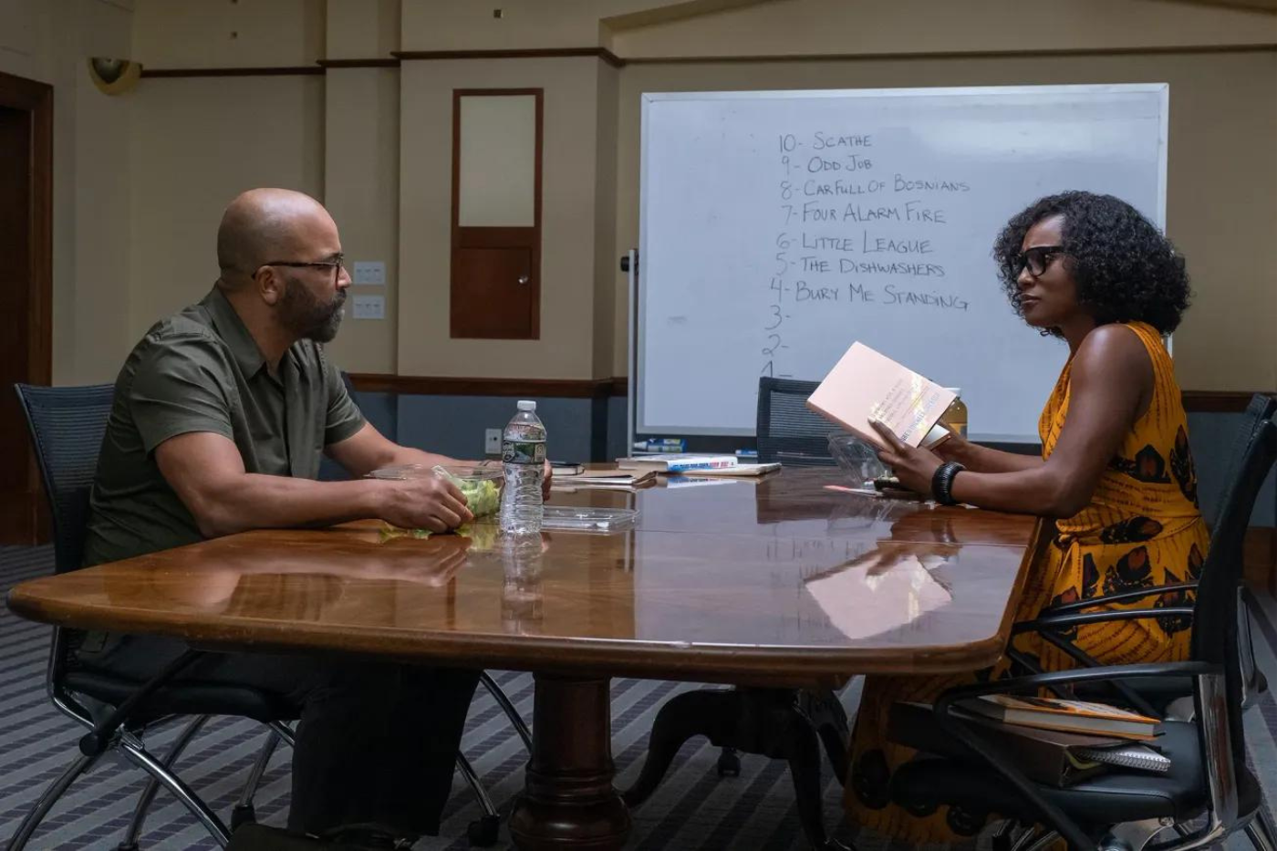 Sintara Golden, la escritora afroamericana cuyo éxito desespera a ‘Monk’, es presentada con una obra cuya calidad literaria es cuestionada y que genera momentos cómicos. Sin embargo, su personaje evoluciona, llevando al protagonista a cuestionar sus propios prejuicios.