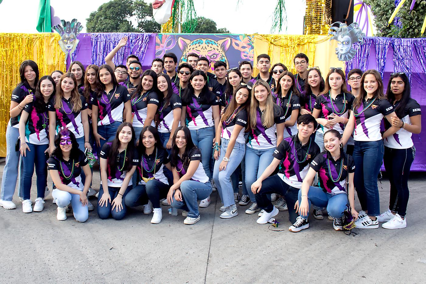 Una fiesta carnavalesca fue la que vivieron los senior de la Clase 2023 de la Escuela Bilingüe Seran, en lo que fue el primer día de clases, de su último año en la secundaria. 