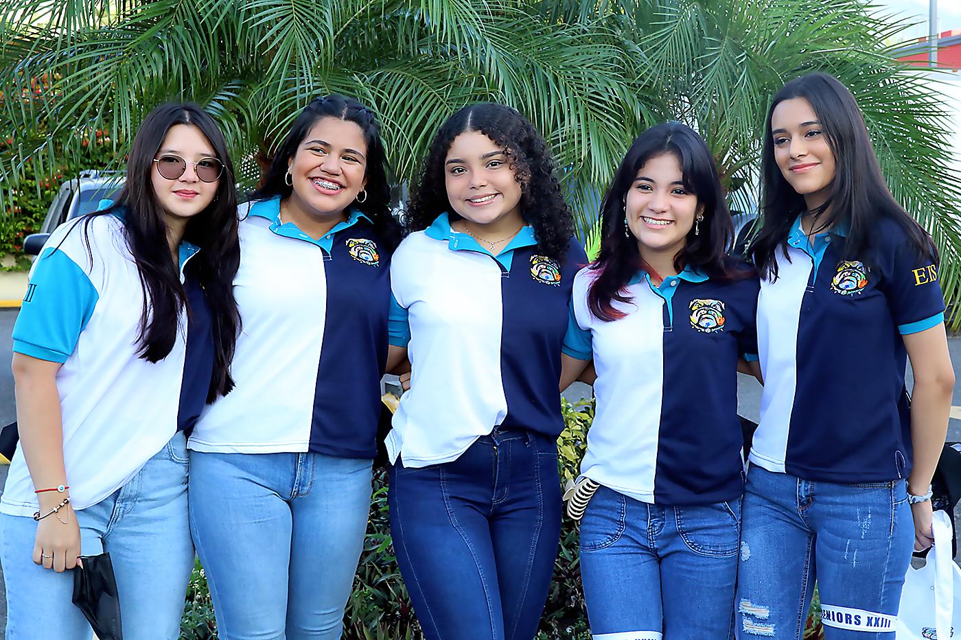 Haimei Chan, Diana Duarte, Mayleen Arévalo, Mariana Mendoza e Isabella Cabrera.