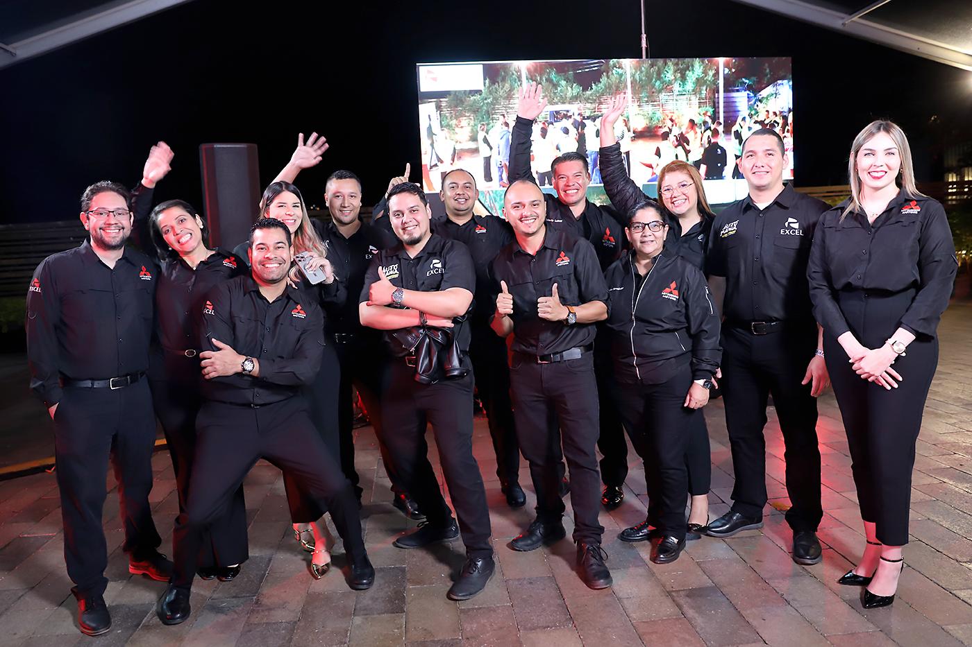Equipo que forma parte de Mitsubishi / Excel Automotriz.