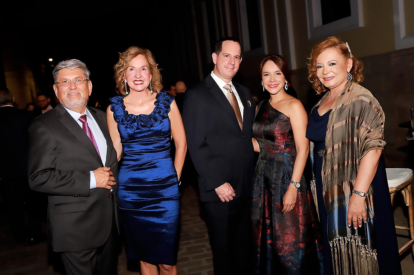 Carlos y Saraelena Porta, Fernando y Marcela Fiallos y Maria Cristina Handal