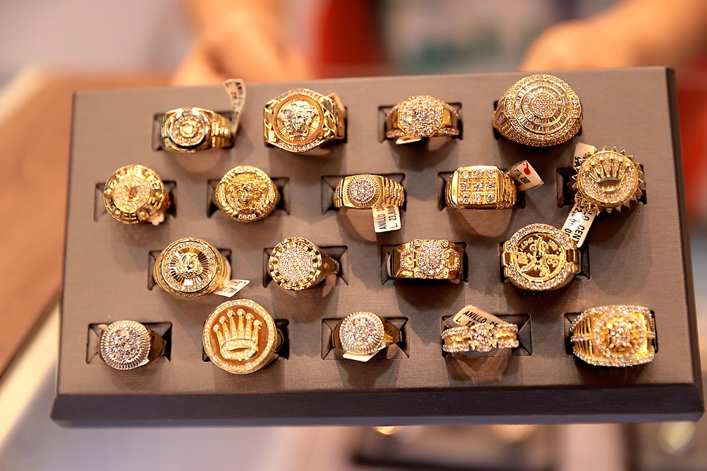 Los materiales utilizados en las joyas de Darvin Joyeros son de la más alta calidad, garantizando durabilidad y belleza duradera.