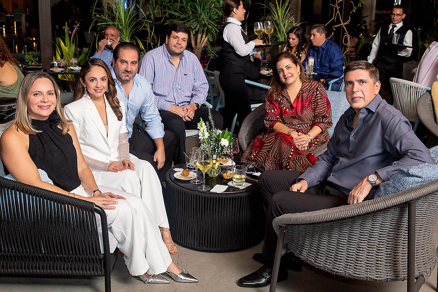 Maritza Marcos, Marcela y André Nasralla, Mario Marcos, Claudia Abufele y Aldo Piaggio.