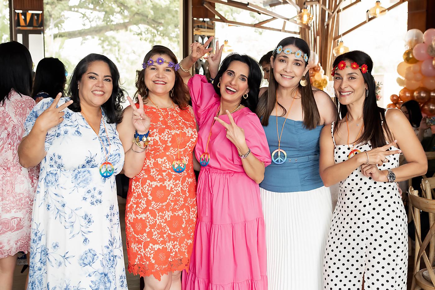 Peggy Diaz, Ethel Jerez, Johana Faraj, Cristina Castro y Ángela Ramírez.