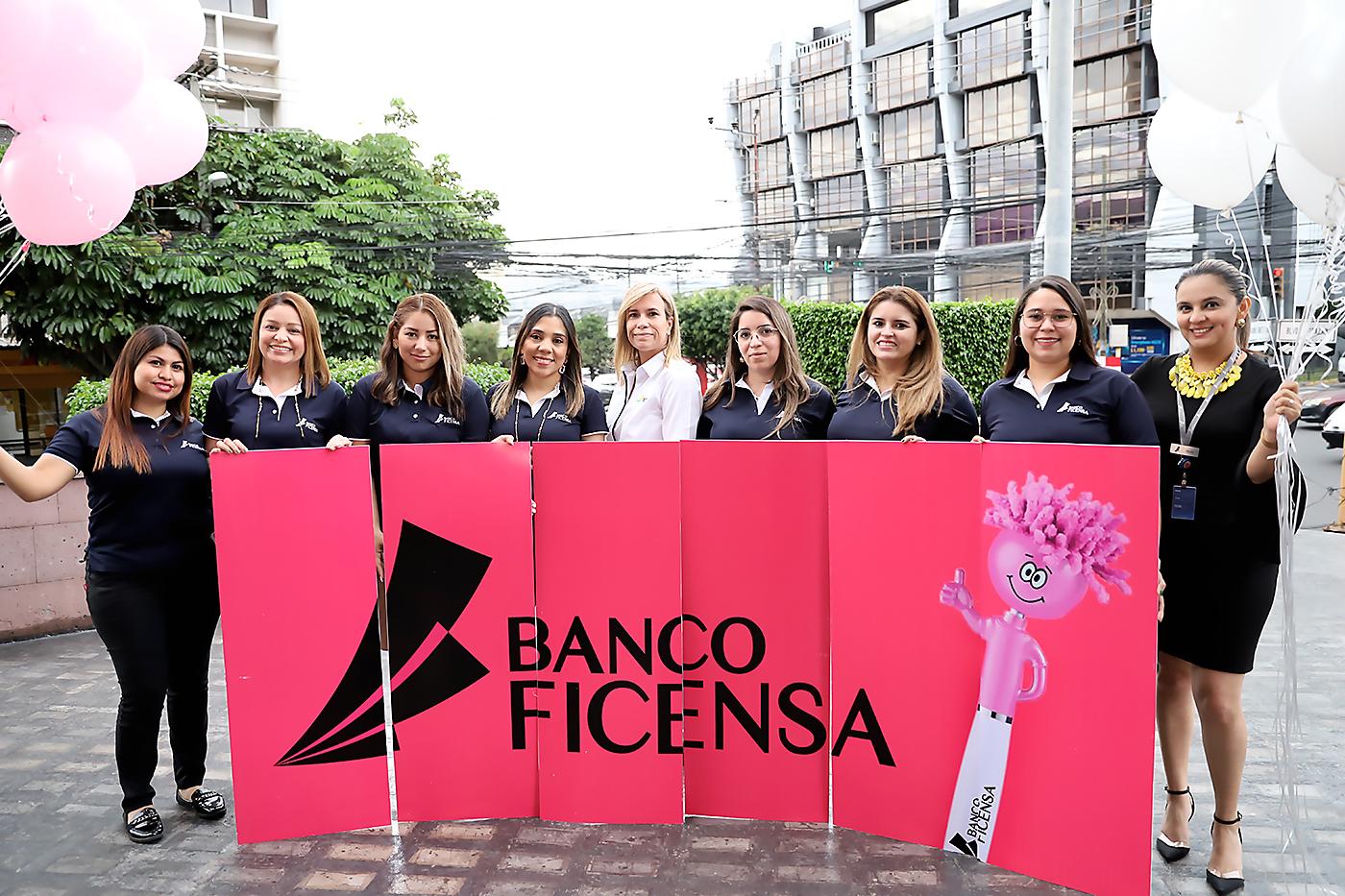 Banco Ficensa entrega donativo a FUNHOCAM