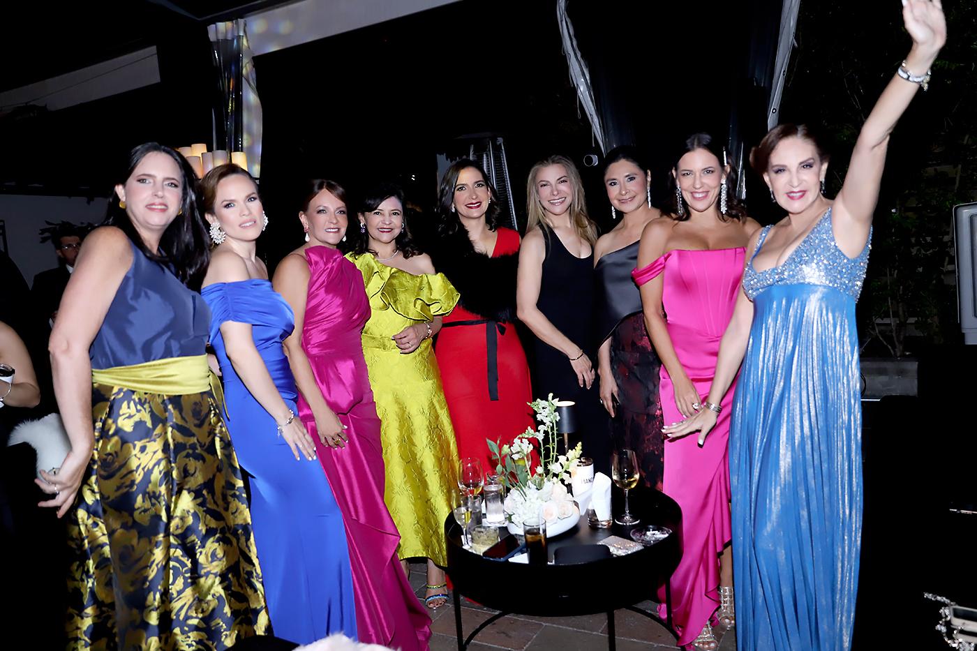 Claudette Lama, Nancy Rishmawy, Mayra Zablah, Mónica Lama, Sherry Kafati, Koritza Bendedit, Aida Turcios y Marcía Facussé 