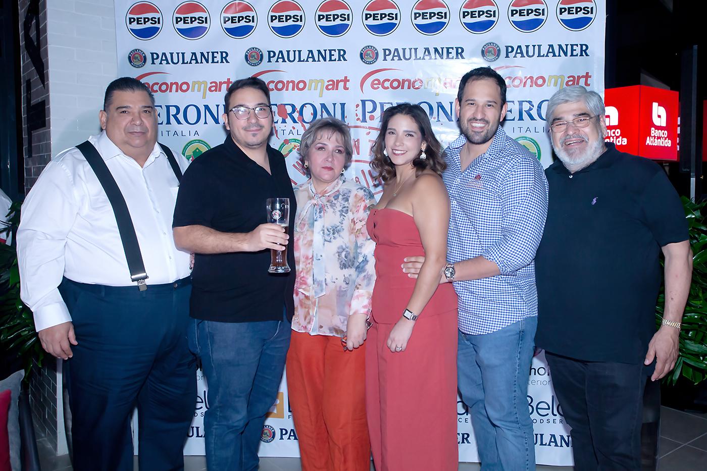 Claudio Castillo, Eduardo Castillo, Claudia Cerrato, Ana Lucía Castillo, Rubén Cuellar Hilsaca y Rubén Cuellar
