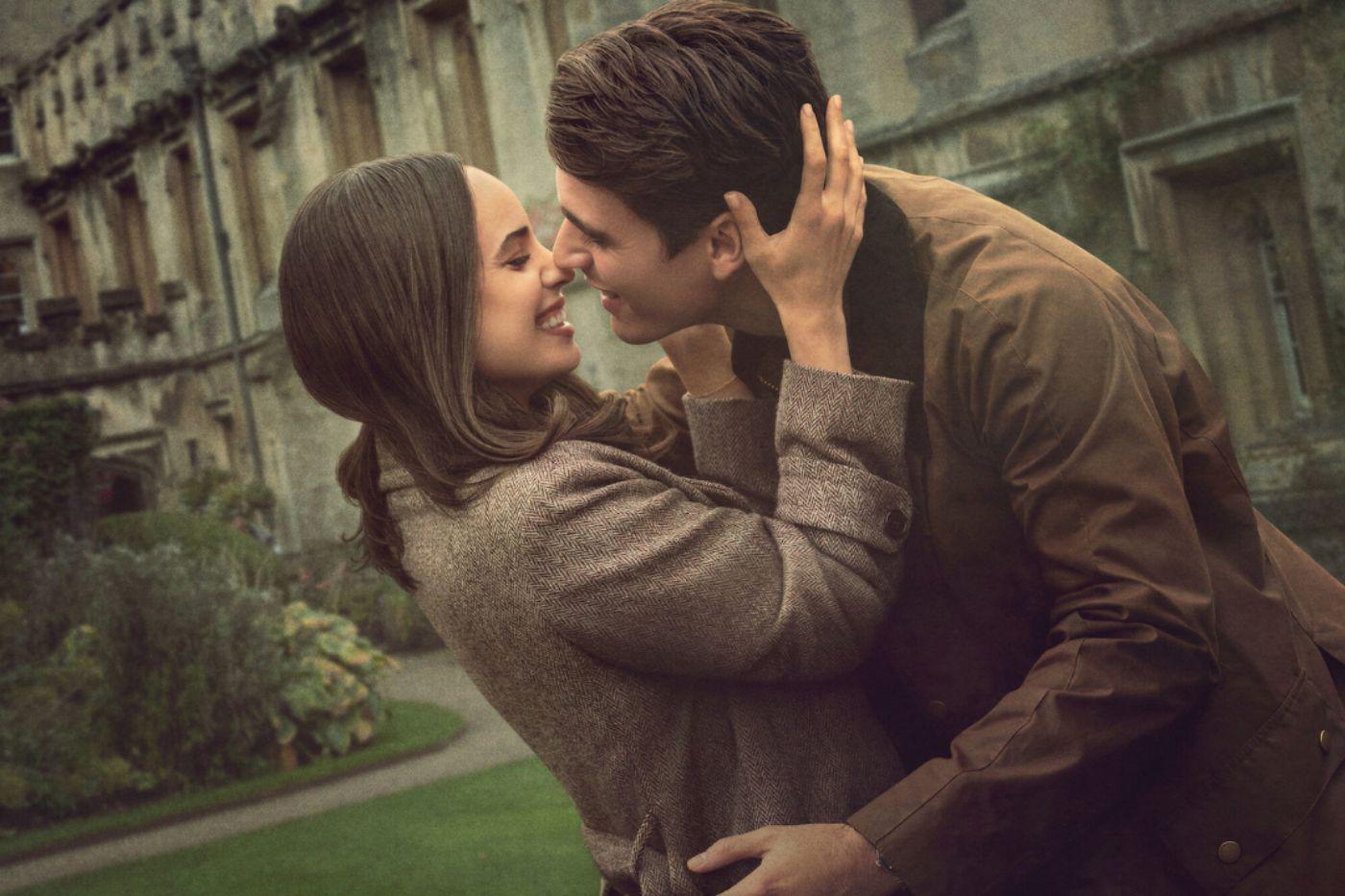 <b>Mi año en Oxford</b><i><b>. </b></i>Esta película romántica nos lleva a la vida de Anna, una joven estudiante llena de ambiciones, que cumple su sueño de estudiar en la universidad de Oxford, sin embargo, su vida da un inesperado giro al enamorarse de Jamie, quien guarda un secreto. Su llegada a Netflix es el 1 de agosto de 2025.