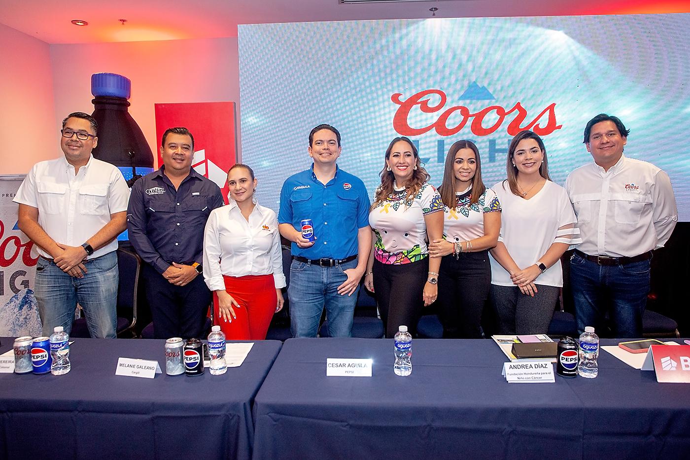 Jairo Canales, César Iván Aguilar, Andrea Quintana, Melany Galeano, Sarah Zepeda, Frank Pereira y Gustavo Palacios.