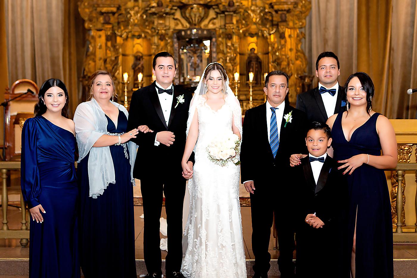 Lesbia Cantarero, Dora Díaz, Orlando Cantarero, Gypsy Galindo, Orlando Tosta, Mateo Díaz, Óscar Díaz y Danny Carranza.
