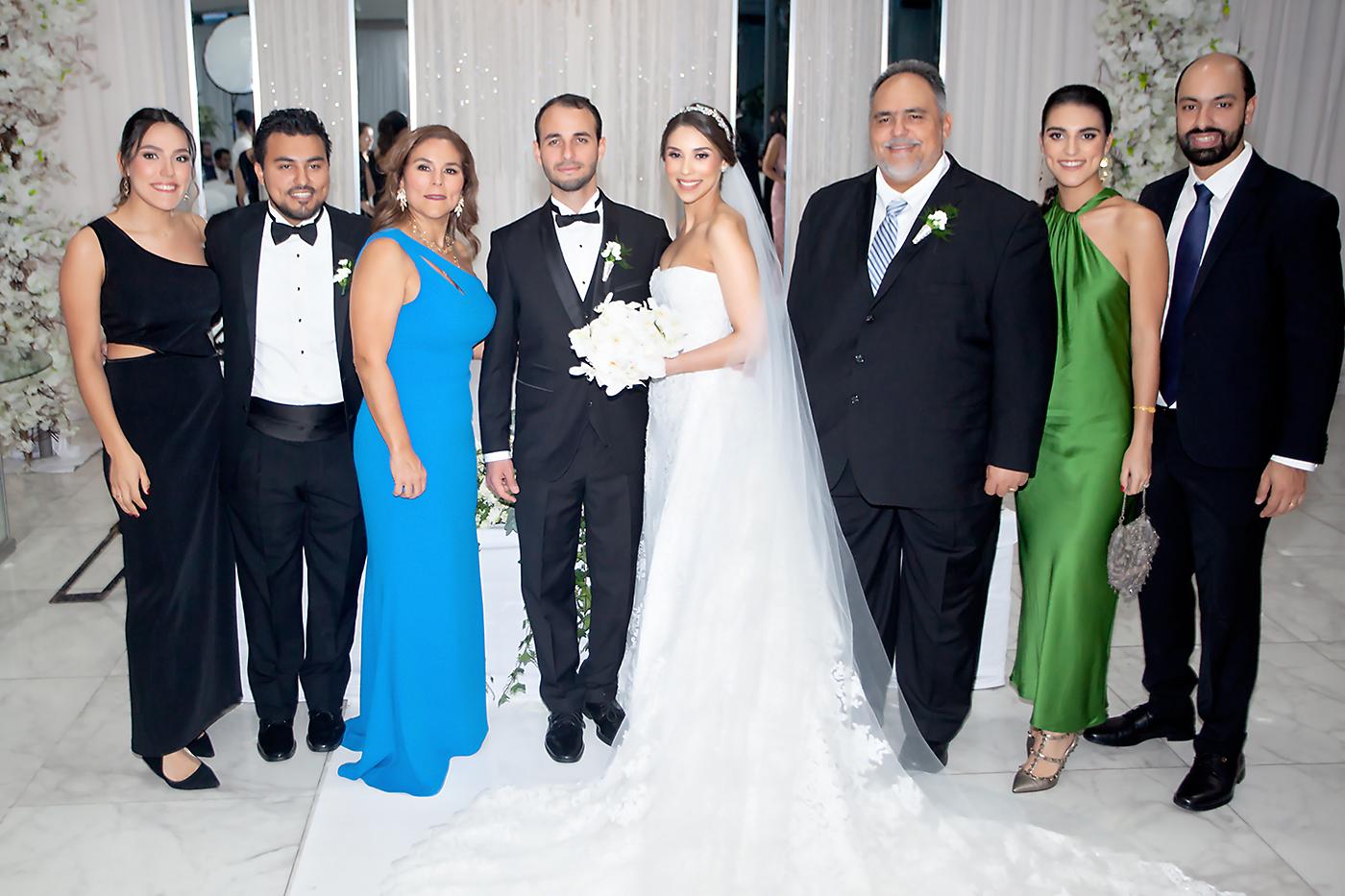 Mariana Castro, Sady Andonie jr, Joyce Andonie, Faiz Andonie, Stephanie Dox, Sady Andonie, Joyce y Kenny Yuja.