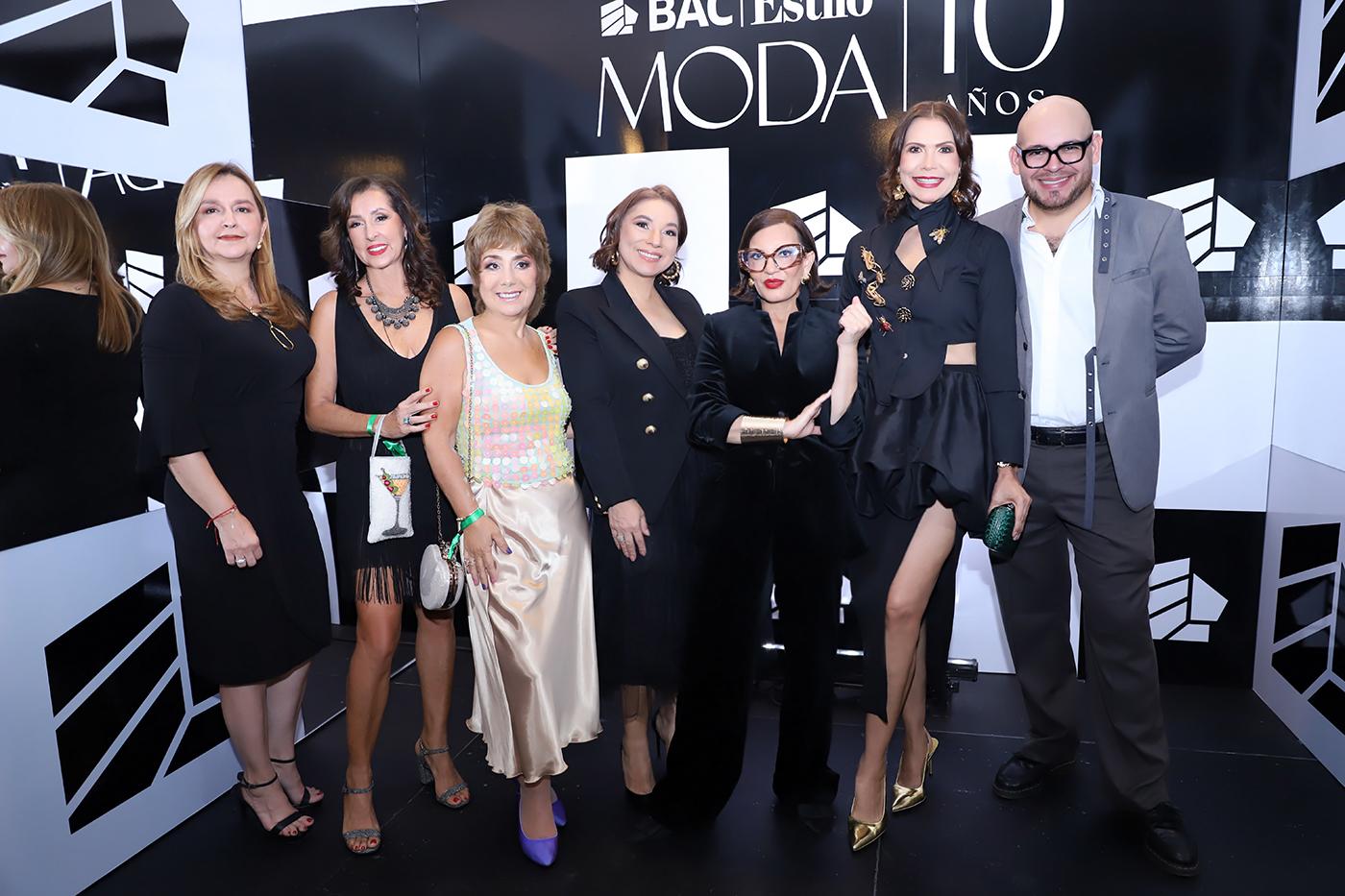 <b>La fiesta de la moda más importante de Honduras fue todo un éxito. BAC Estilo Moda celebró su décima edición, consolidándose como la plataforma más influyente del país para impulsar el talento y el diseño hecho en Honduras. Fue una noche vibrante, llena de color, creatividad y grandes invitados, donde se presentaron propuestas para el 2026 y el cierre estuvo marcado por un animado cóctel.</b>