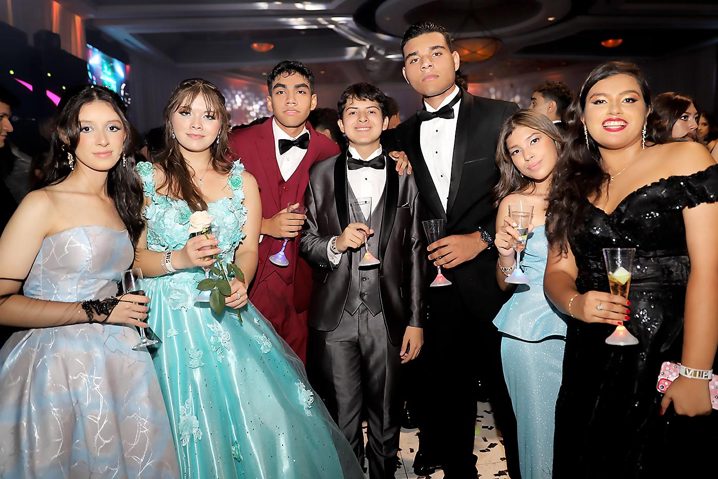 Lessandra Ponce, Daniela Ramírez, José Manuel, Diego Reyes, René Ramírez, María Cruz y Carmen Castillo