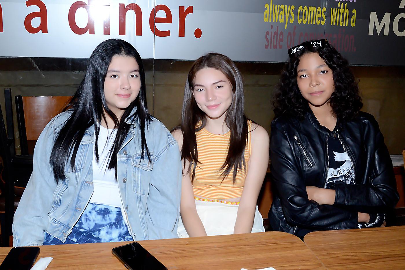 Mía García, Valery Robles y Andrea Matute.
