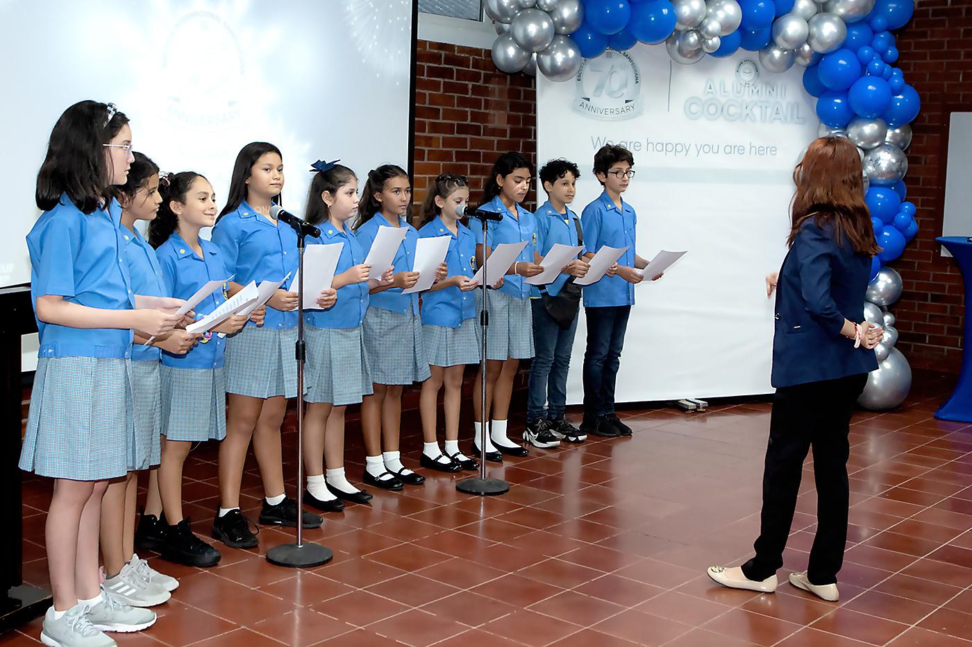 Coro de la primaria de EIS.