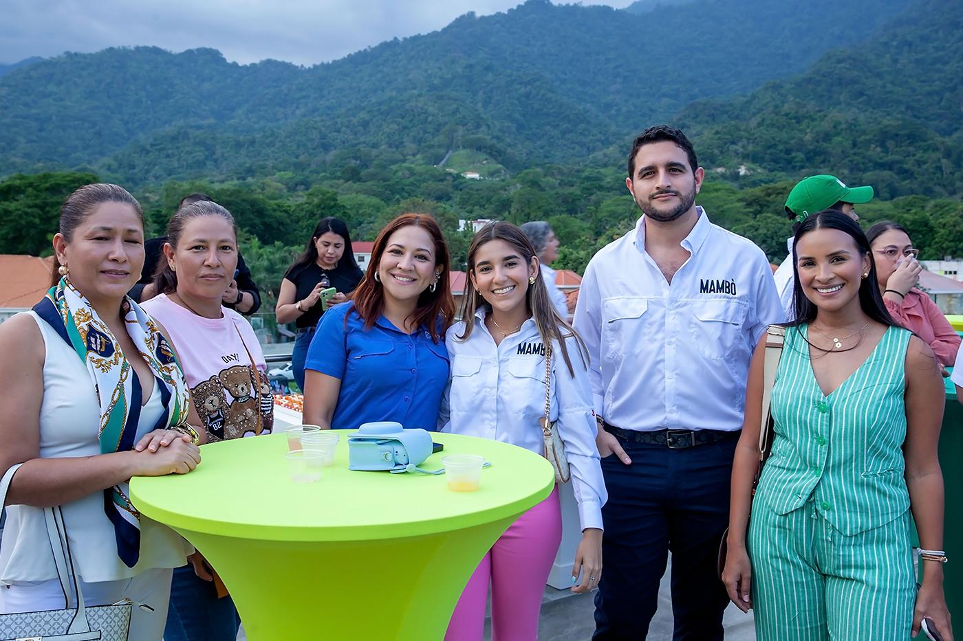 Invitados especiales al lanzamiento de Mambo.