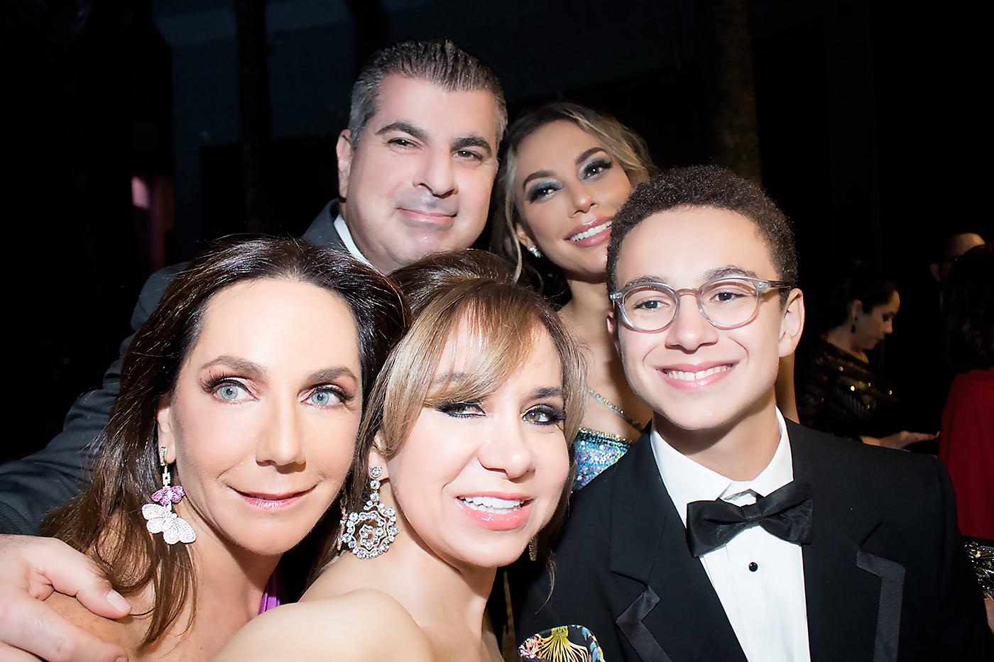  Alex Canahuati, Gabriela Cartagena, Sandra Canahuati, Laura Blanco y Adrián Lorenzo Valenzuela
