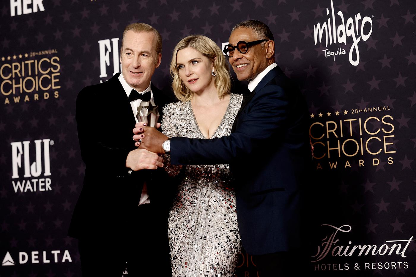 Bob Odenkirk, Rhea Seehorn y Giancarlo Esposito de “Better Call Saul", Mejor Serie Dramática