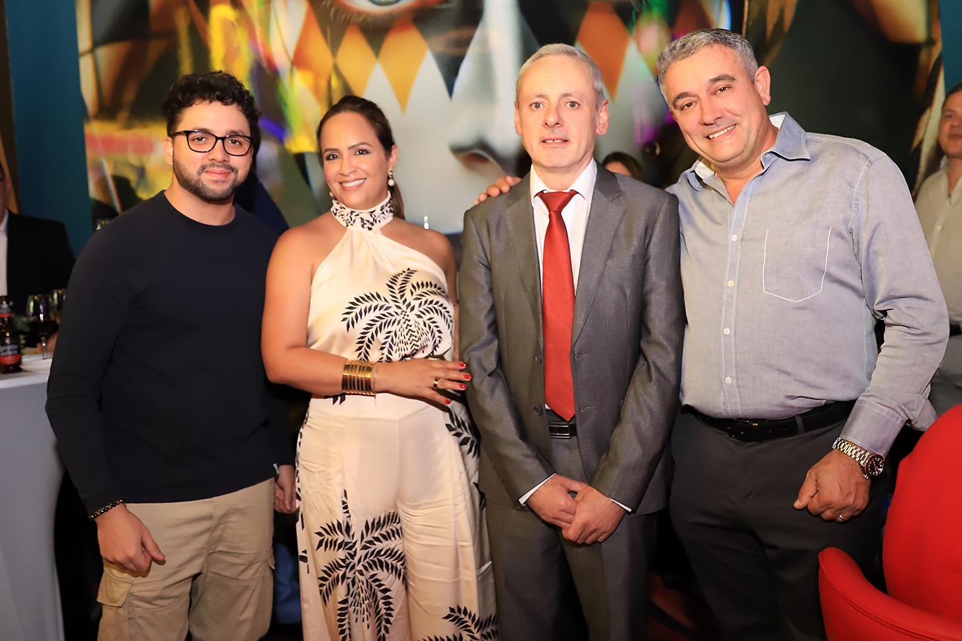 Así fue la inauguración del Casino Majestic, ubicado en el Edificio de Sompopo, contiguo a Torre Libertad, sobre el boulevard Suyapa. El evento reunió a invitados especiales y amantes del entretenimiento, quienes fueron testigos del inicio de una nueva era en el mundo del juego y la sofisticación. La noche estuvo marcada por el glamour, el suspenso de las apuestas y una experiencia sensorial que combinó lujo, diseño y sabor.