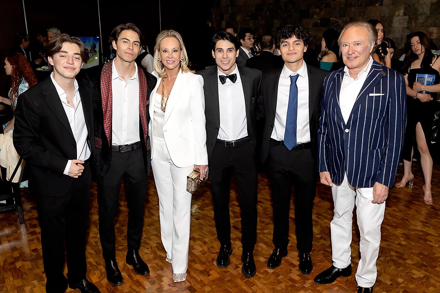 Leonardo Pizaña, Santiago Sevilla, Yaz Hernández, Javier Rojo, Abelardo Bobadilla y Valentin Hernández.