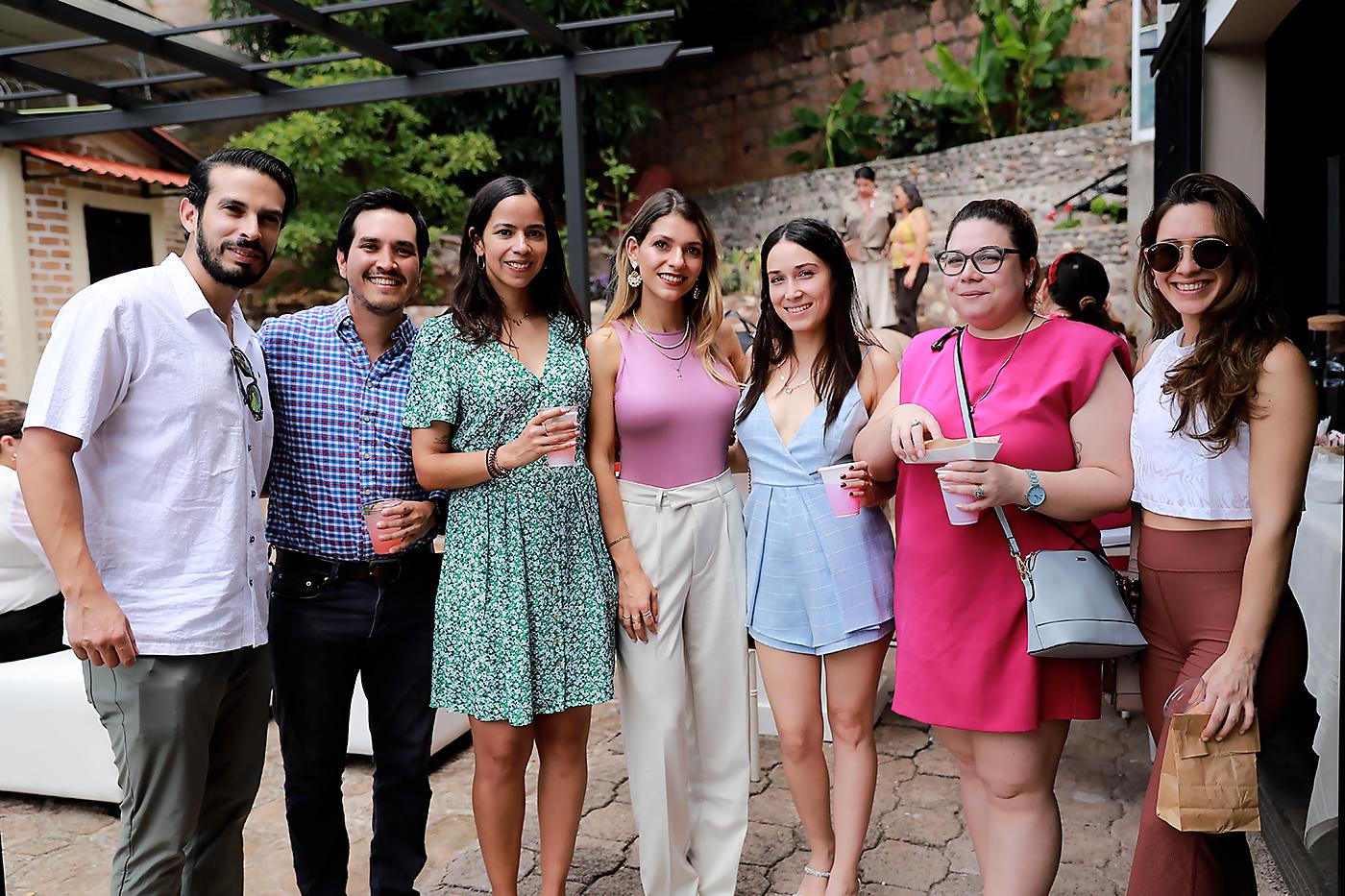 Juan Carlos Mendieta, Francisco Membreño, Laura Leiva, Sofía Clare, Paulette Campos, Amy Campos y Denisse Suazo.