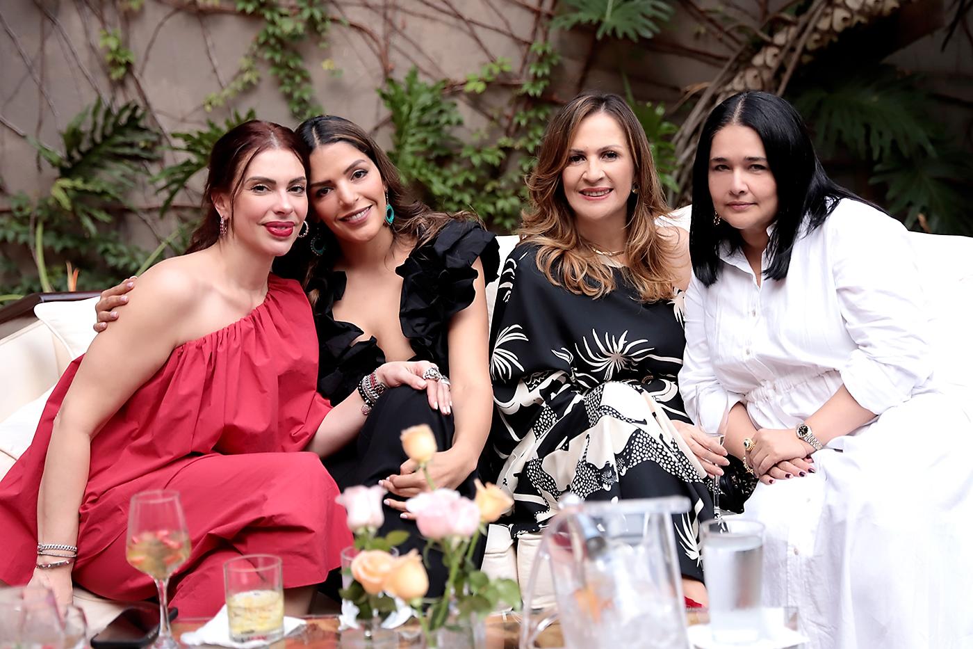 Karla Massu, Carmen Dánzilo, Karla Toledo y Rosario Andino.