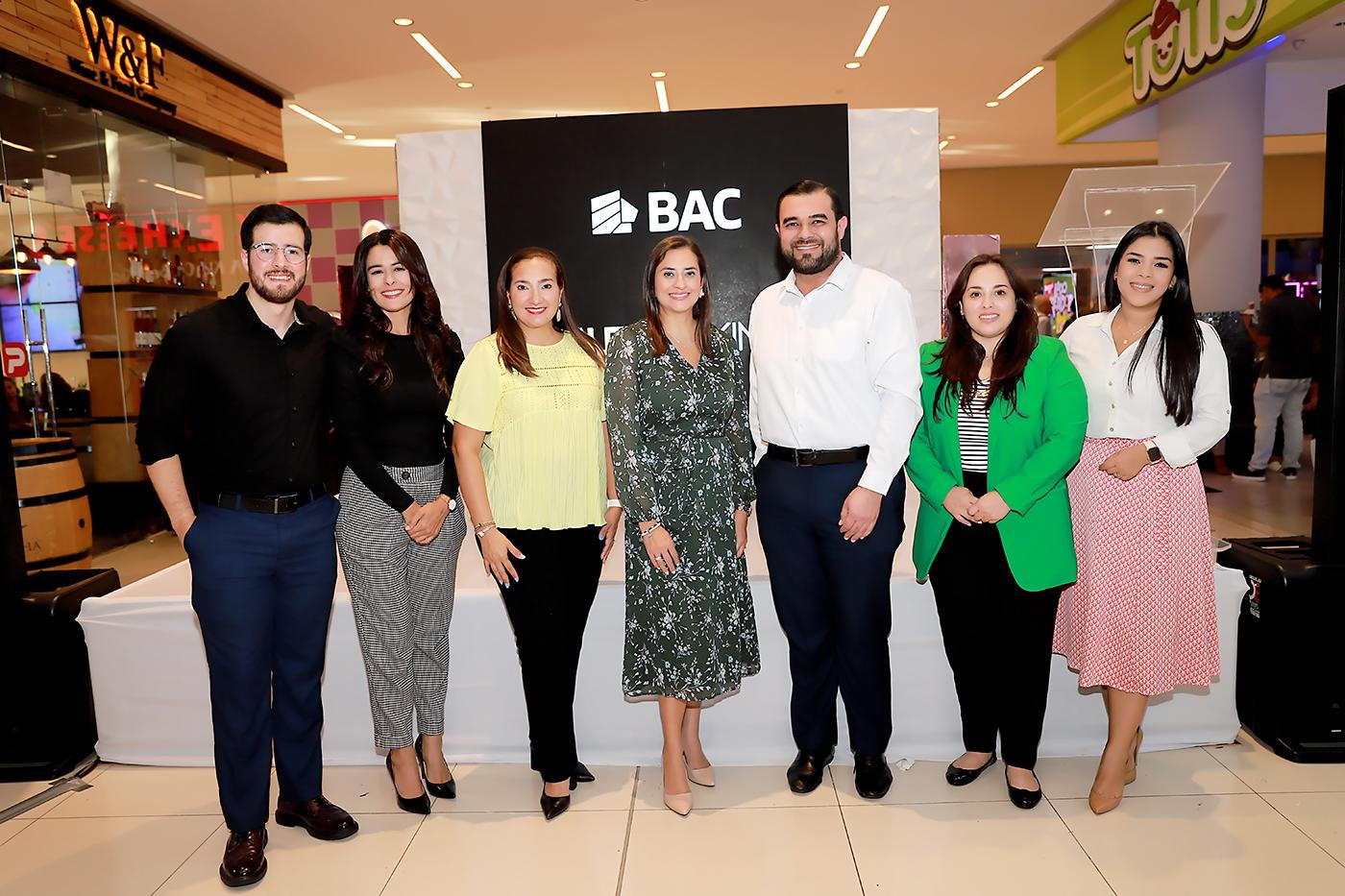 Andrés Rodas, Patricia Cruz, Mónica Arita, Valeria Cruz, Raúl Bonilla, Cinthia Morazán y Nethy Duarte. 