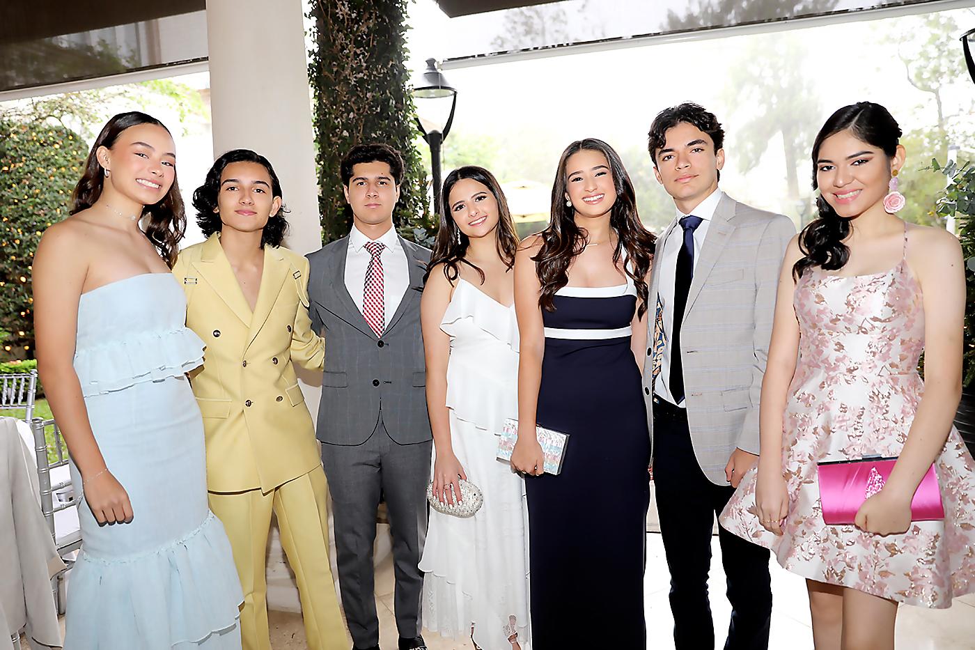 Camila Batres, Lisandro Flores, Luciano Coello, Alexia Schacher, Viviana Cardona, Luis Clare e Isabella Mendoza